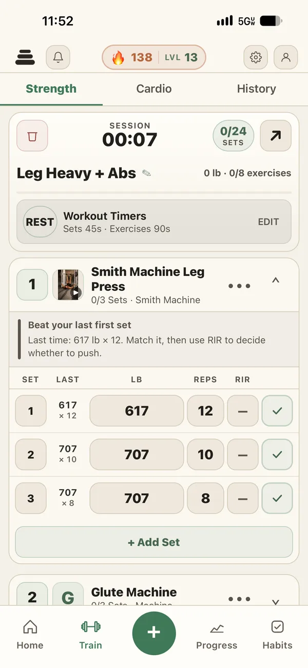 Active strength workout with prior weights, reps, RIR, and set controls